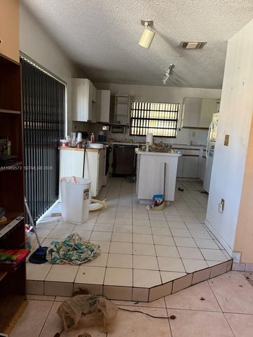 20031 NW 63rd Ave, Hialeah, FL 33015