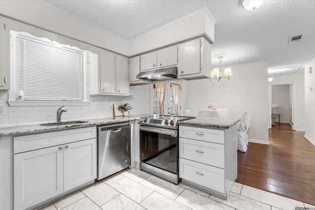 2706 S Magnolia Dr, Baker, LA 70714