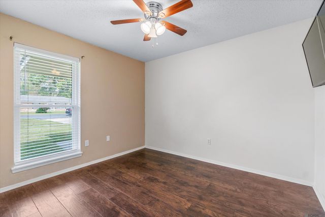 2706 S Magnolia Dr, Baker, LA 70714