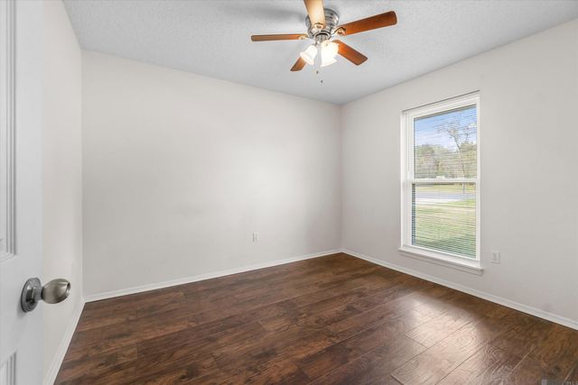 2706 S Magnolia Dr, Baker, LA 70714