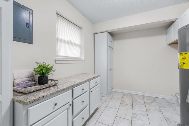 2706 S Magnolia Dr, Baker, LA 70714