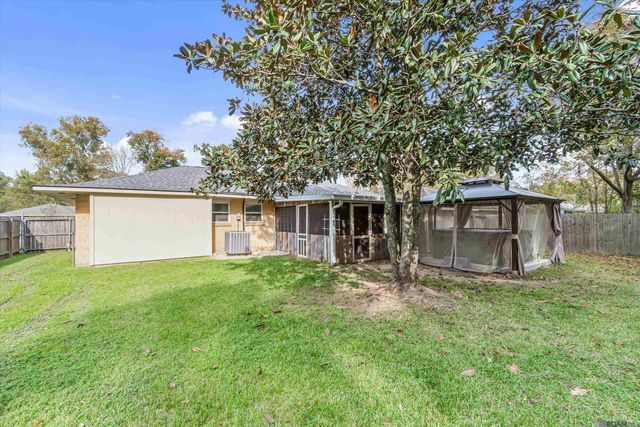 2706 S Magnolia Dr, Baker, LA 70714