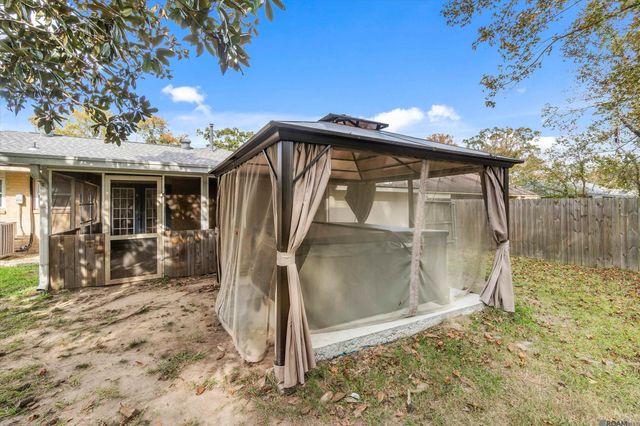 2706 S Magnolia Dr, Baker, LA 70714
