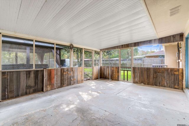 2706 S Magnolia Dr, Baker, LA 70714