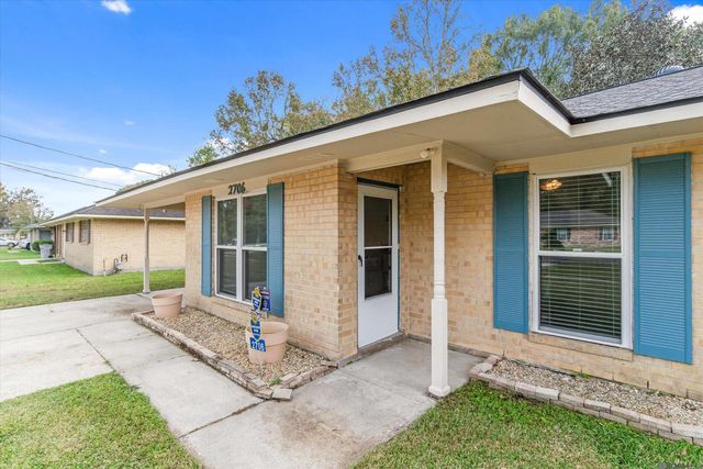 2706 S Magnolia Dr, Baker, LA 70714