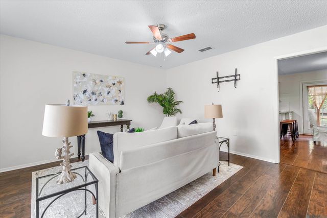 2706 S Magnolia Dr, Baker, LA 70714