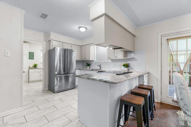 2706 S Magnolia Dr, Baker, LA 70714