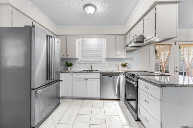 2706 S Magnolia Dr, Baker, LA 70714