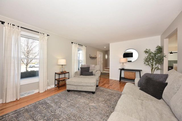 N57W24867 Clover DRIVE, Sussex, WI 53089