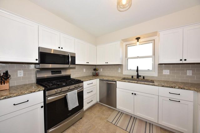 N57W24867 Clover DRIVE, Sussex, WI 53089