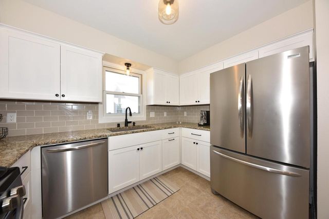 N57W24867 Clover DRIVE, Sussex, WI 53089