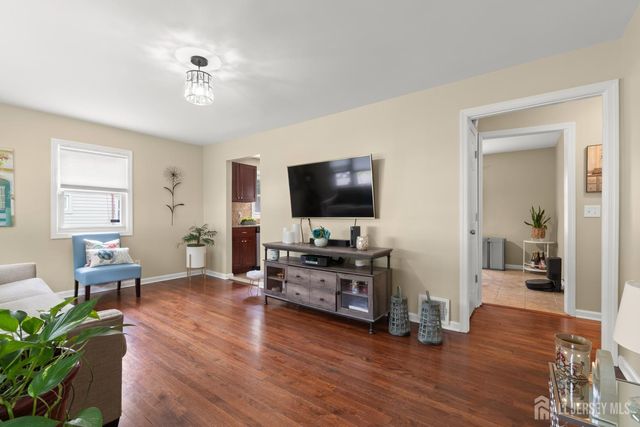 408 Richard Way, North Plainfield, NJ 07962