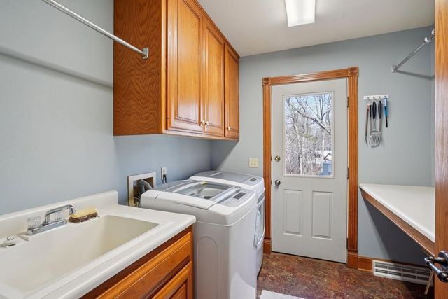 9416 Blackhawk Trail, Sauk City, WI 53583