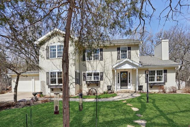 9416 Blackhawk Trail, Sauk City, WI 53583