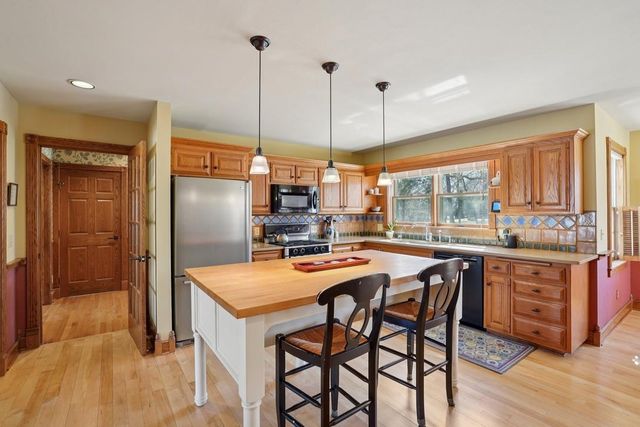 9416 Blackhawk Trail, Sauk City, WI 53583