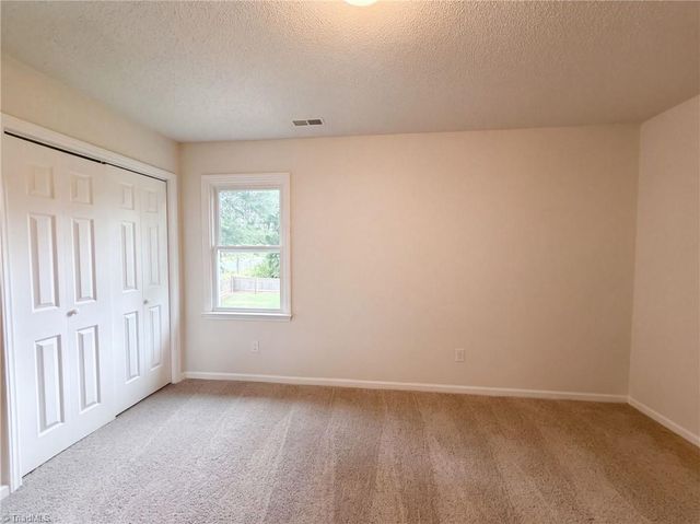 1001 Kingstree Ridge Drive, Winston-salem, NC 27127
