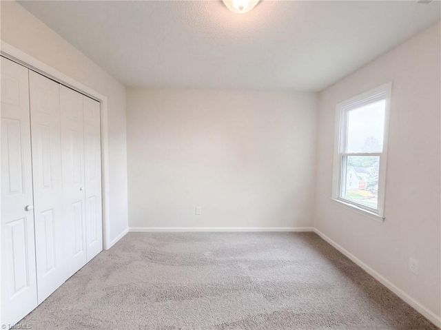 1001 Kingstree Ridge Drive, Winston-salem, NC 27127