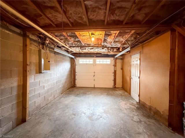 1001 Kingstree Ridge Drive, Winston-salem, NC 27127