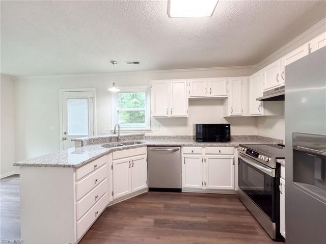 1001 Kingstree Ridge Drive, Winston-salem, NC 27127