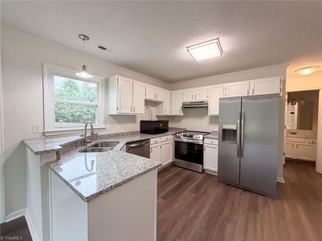 1001 Kingstree Ridge Drive, Winston-salem, NC 27127