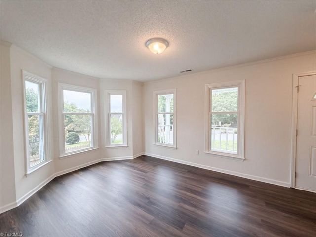 1001 Kingstree Ridge Drive, Winston-salem, NC 27127