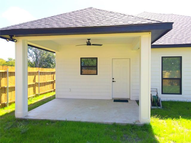 706 E 11th Avenue, Corsicana, TX 75110
