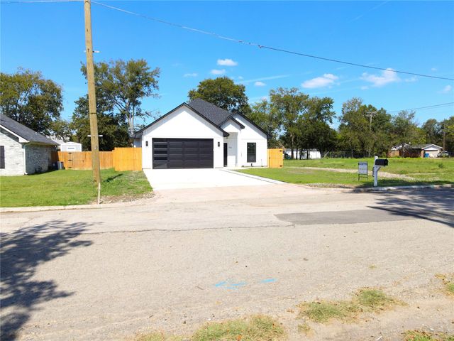 706 E 11th Avenue, Corsicana, TX 75110