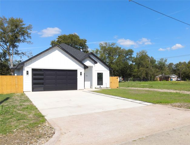 706 E 11th Avenue, Corsicana, TX 75110