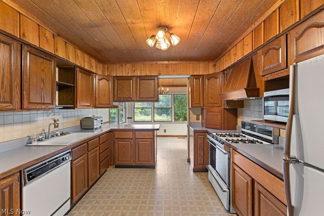 7734 Seasons Road, Kent, OH 44240
