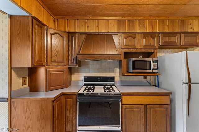 7734 Seasons Road, Kent, OH 44240