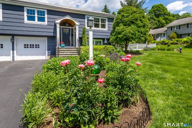 11 Crestwood Drive, Easton, CT 06612