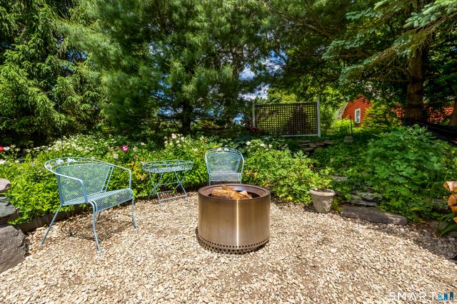 11 Crestwood Drive, Easton, CT 06612