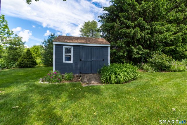 11 Crestwood Drive, Easton, CT 06612