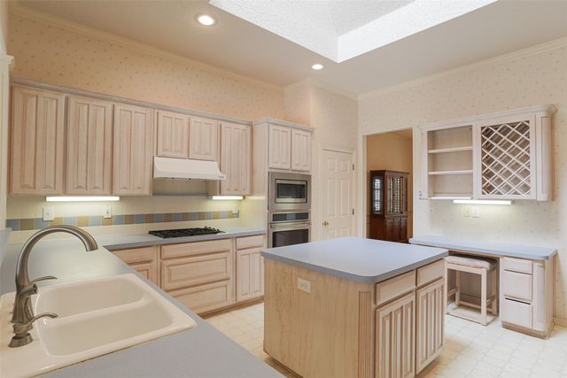 7005 Meadowside Road S, Fort Worth, TX 76132