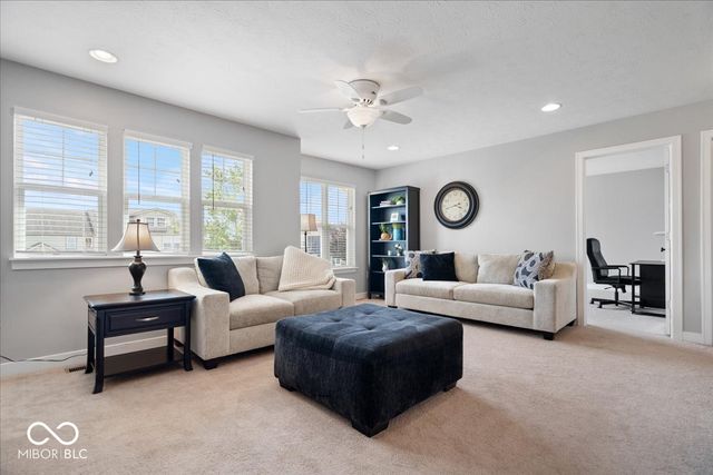 15982 Oakhurst Lane, Fishers, IN 46040