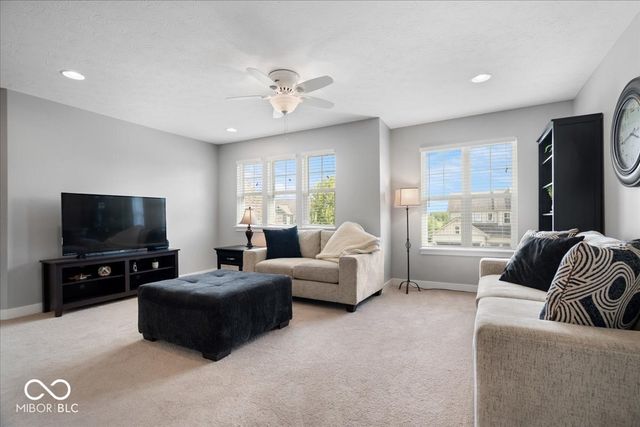 15982 Oakhurst Lane, Fishers, IN 46040