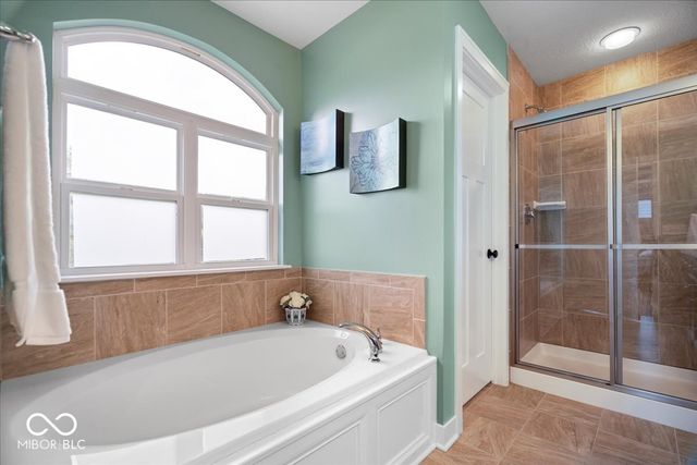 15982 Oakhurst Lane, Fishers, IN 46040