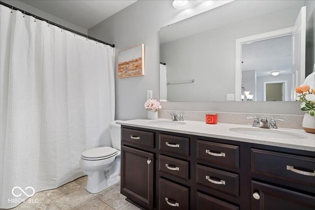 15982 Oakhurst Lane, Fishers, IN 46040