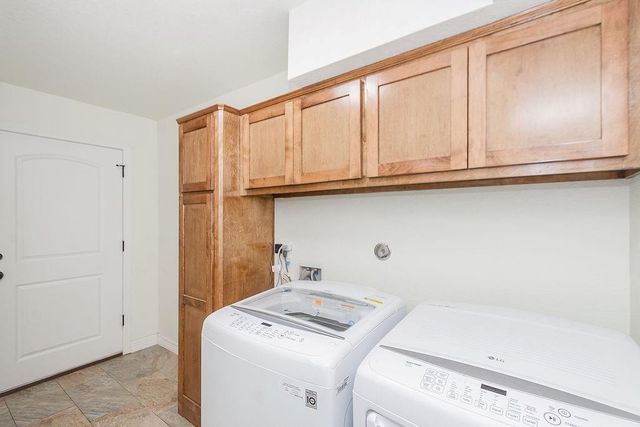 1055 S Anderson Street, Angleton, TX 77515