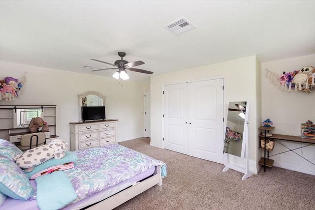 1055 S Anderson Street, Angleton, TX 77515