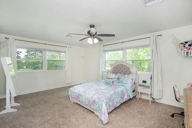 1055 S Anderson Street, Angleton, TX 77515
