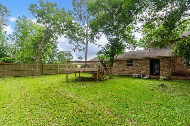 1055 S Anderson Street, Angleton, TX 77515