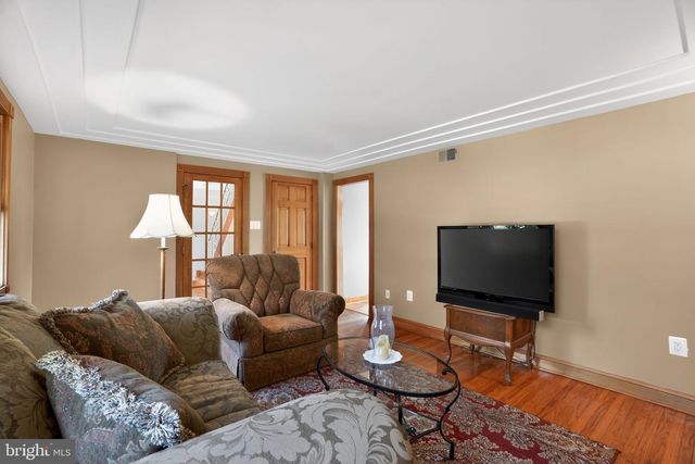 902 SURREY DR, Blue Bell, PA 19422