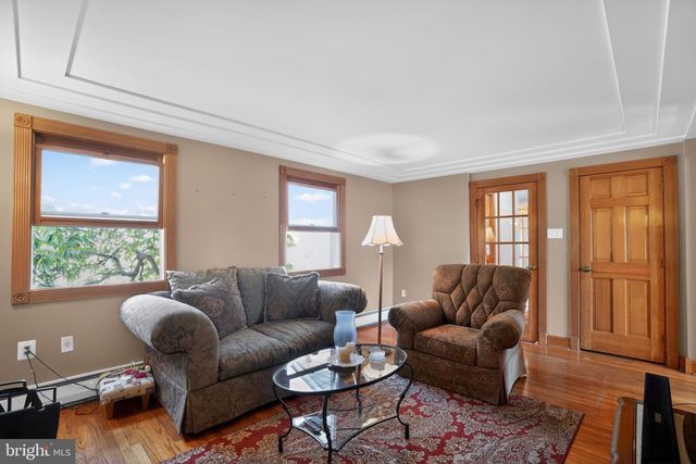 902 SURREY DR, Blue Bell, PA 19422