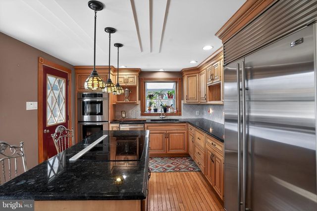 902 SURREY DR, Blue Bell, PA 19422