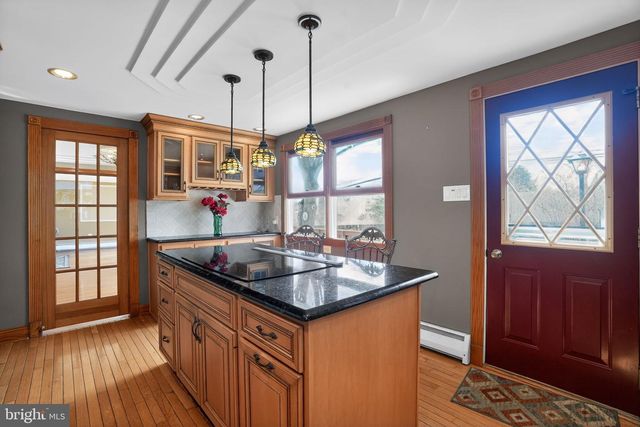 902 SURREY DR, Blue Bell, PA 19422