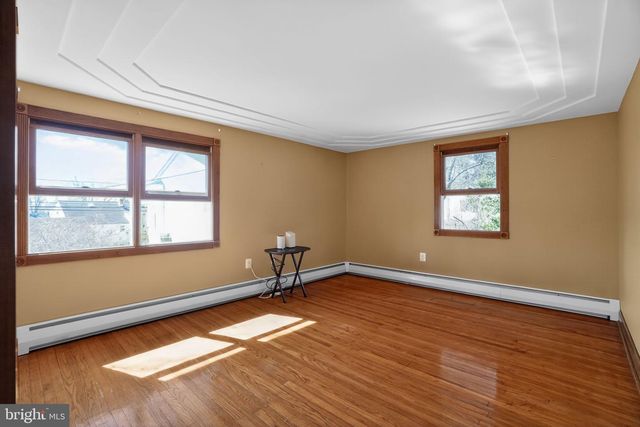 902 SURREY DR, Blue Bell, PA 19422