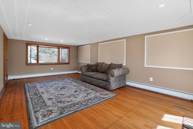 902 SURREY DR, Blue Bell, PA 19422