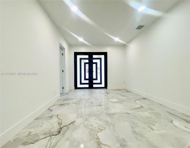 1649 NE 8th Ave, Fort Lauderdale, FL 33305