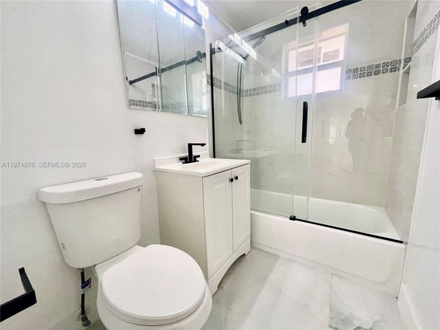 1649 NE 8th Ave, Fort Lauderdale, FL 33305